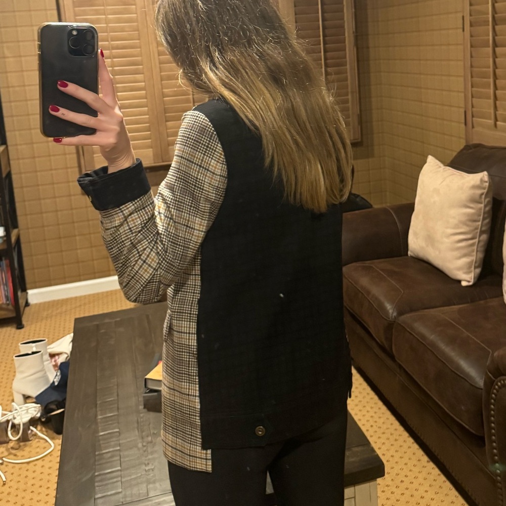 Blazer - Picture 2 of 5